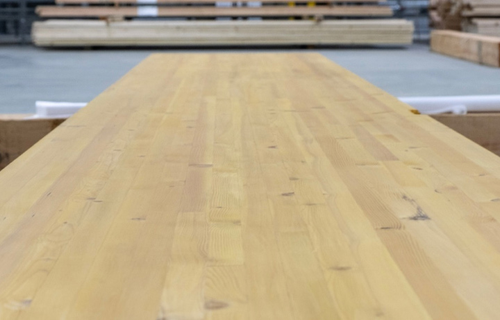 saiba-o-que-sao-vigas-em-madeira-laminadas-coladas-como-sao-produzidas-e-quais-as-suas-vantagens-e-aplicacoes-carmo-madeira-glt.jpg